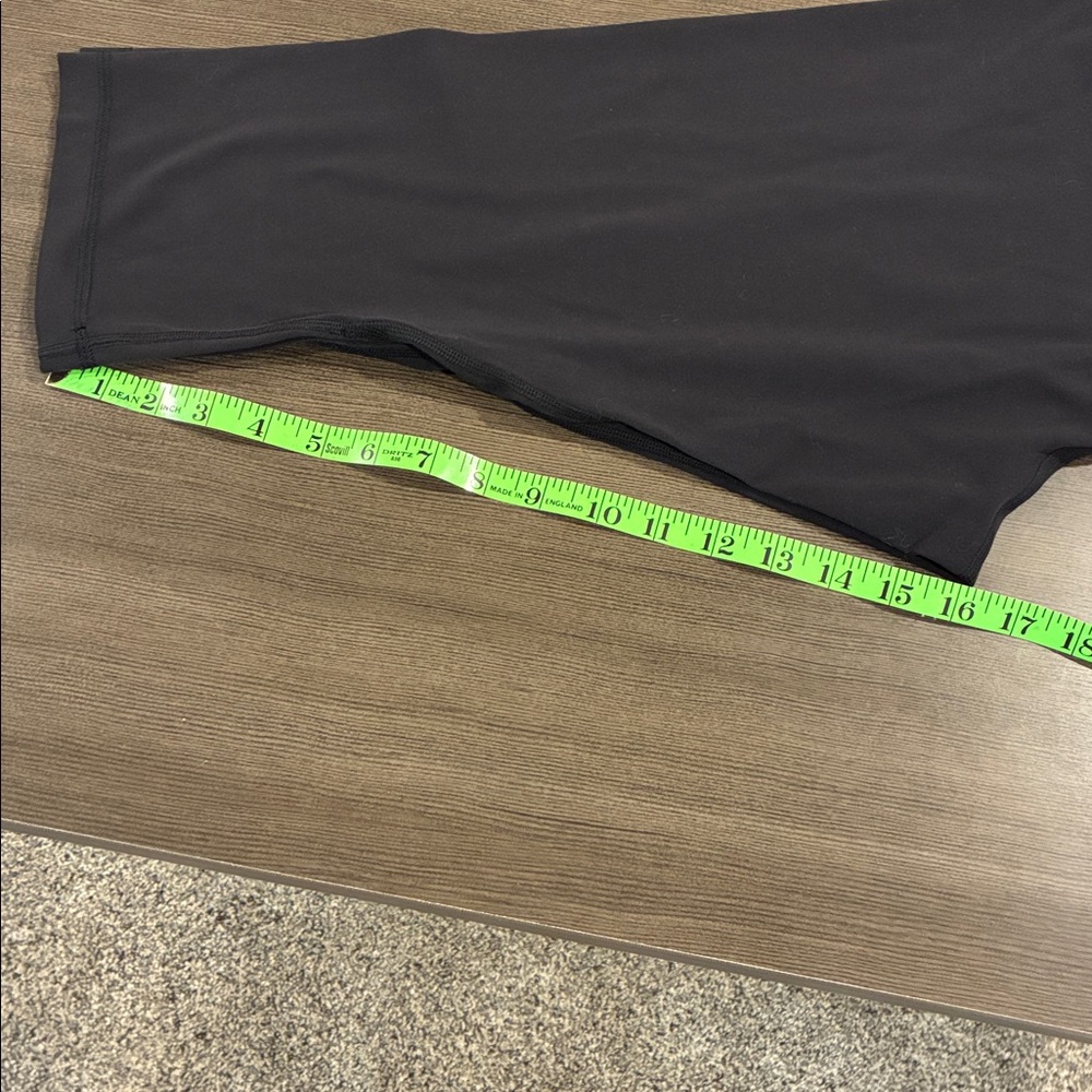 Lululemon Black Align 17” Crop Highrise Leggins - Picture 9 of 10